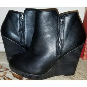 Women's Side Zip Wedge Heel Ankle Bootie